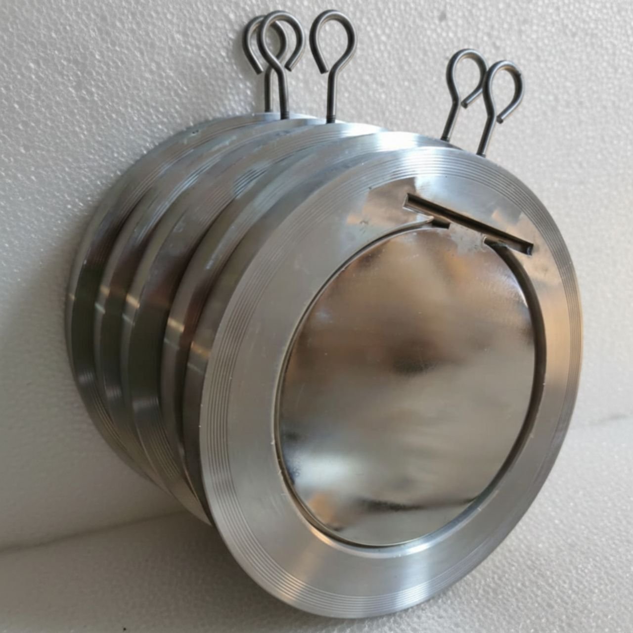 Single disc check valve diagram showing how single plate wafer check valve works with spring mechanism and flow direction